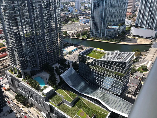 88 SW 7th St # 1602, Miami FL 33130