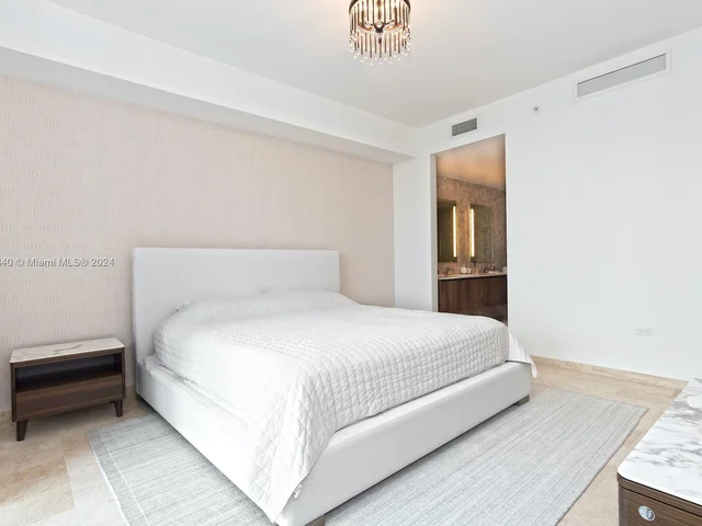 88 SW 7th St # 1602, Miami FL 33130