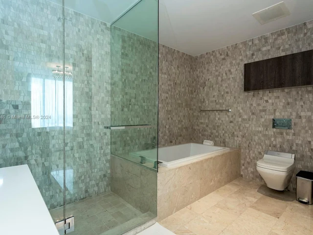 88 SW 7th St # 1602, Miami FL 33130