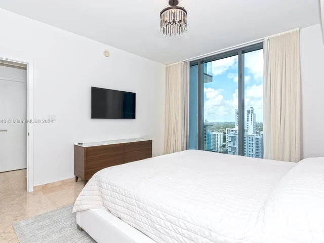 88 SW 7th St # 1602, Miami FL 33130