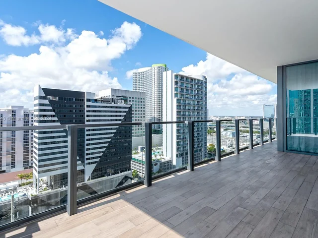 88 SW 7th St # 1602, Miami FL 33130