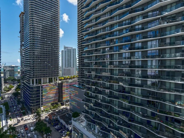 88 SW 7th St # 1602, Miami FL 33130