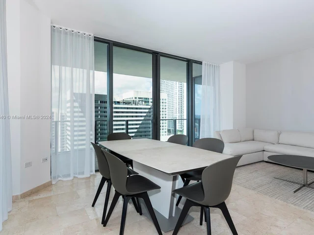 88 SW 7th St # 1602, Miami FL 33130