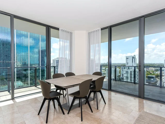 88 SW 7th St # 1602, Miami FL 33130