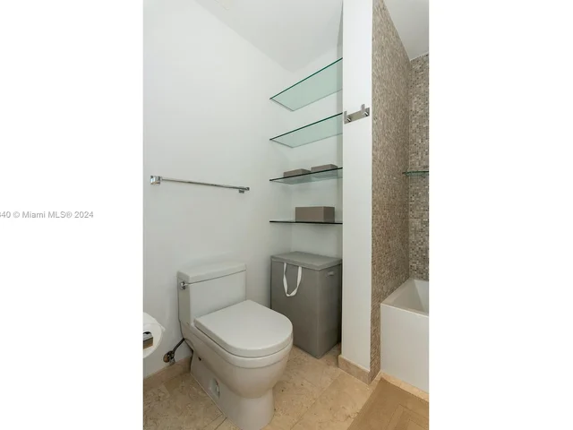 88 SW 7th St # 1602, Miami FL 33130