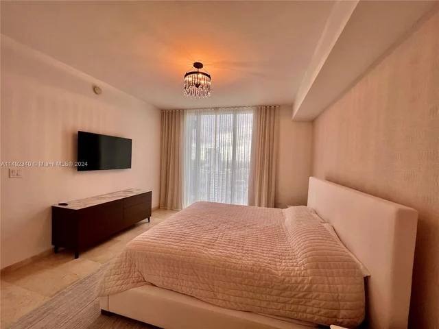 88 SW 7th St # 1602, Miami FL 33130