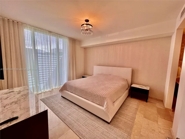 88 SW 7th St # 1602, Miami FL 33130