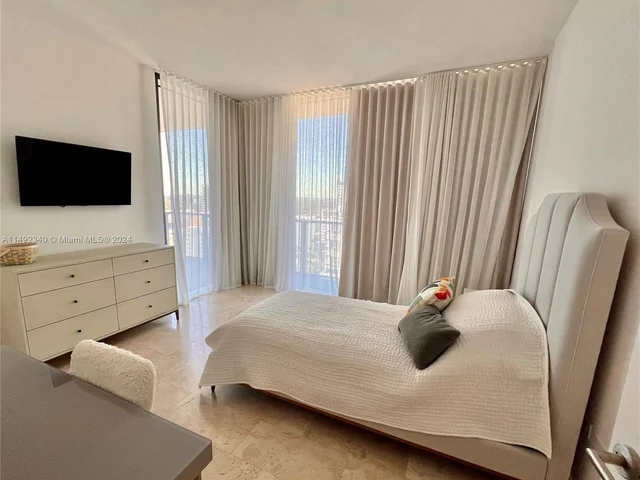 88 SW 7th St # 1602, Miami FL 33130