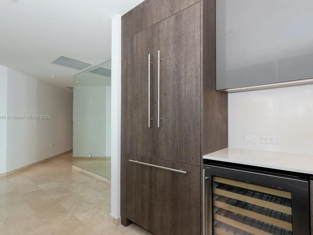 88 SW 7th St # 1602, Miami FL 33130