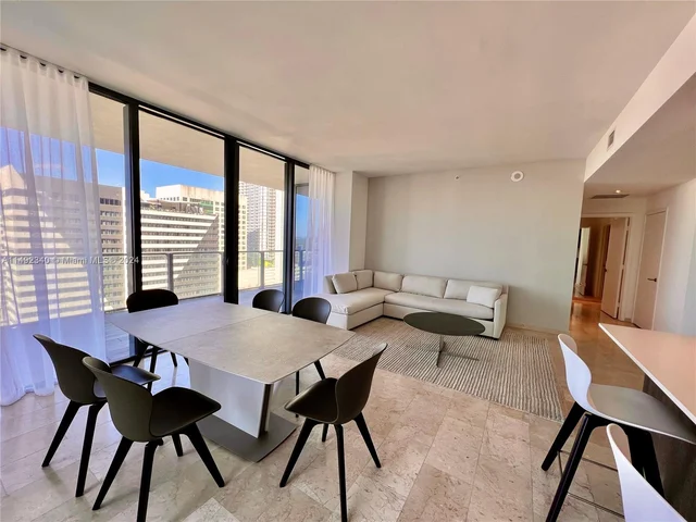 88 SW 7th St # 1602, Miami FL 33130