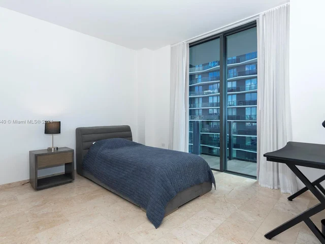 88 SW 7th St # 1602, Miami FL 33130