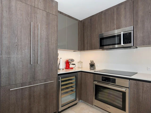 88 SW 7th St # 1602, Miami FL 33130