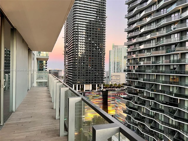 88 SW 7th St # 1602, Miami FL 33130