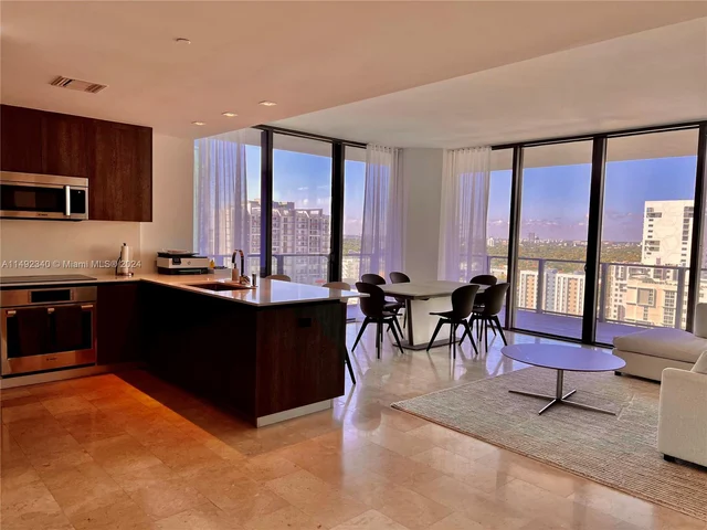 88 SW 7th St # 1602, Miami FL 33130