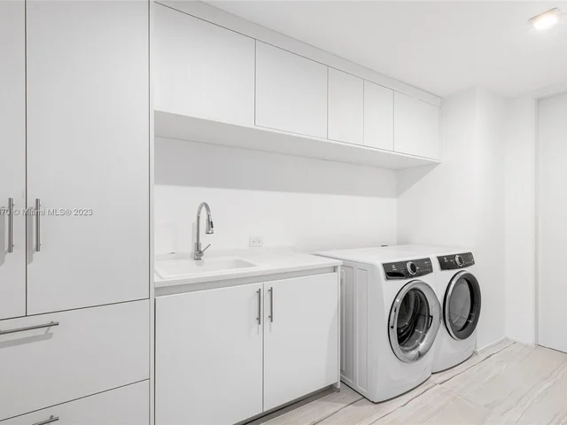 1000 Biscayne Blvd # 3702, Miami FL 33132