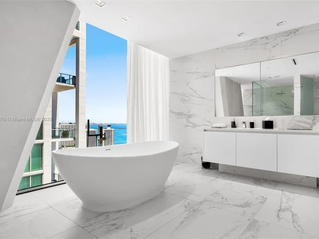 1000 Biscayne Blvd # 3702, Miami FL 33132