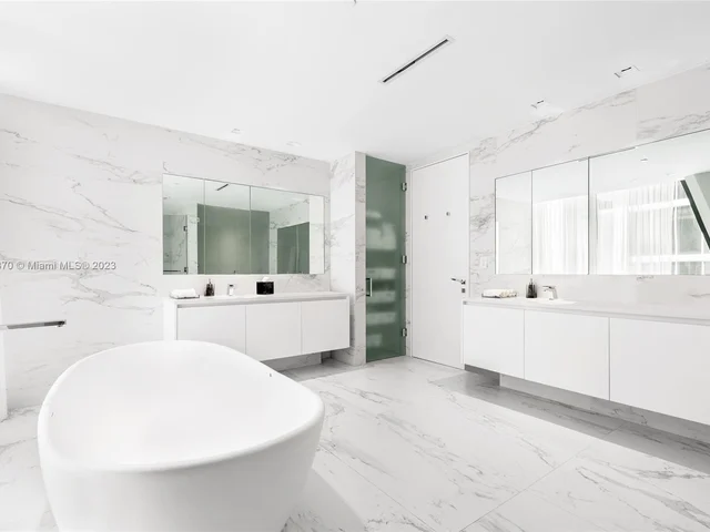 1000 Biscayne Blvd # 3702, Miami FL 33132