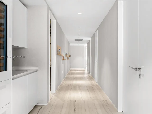 1000 Biscayne Blvd # 3702, Miami FL 33132