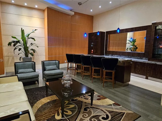 253 NE 2nd St # 618, Miami FL 33132