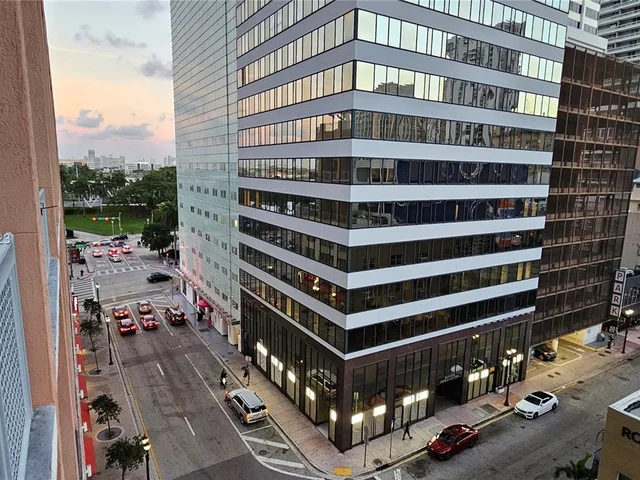 253 NE 2nd St # 618, Miami FL 33132