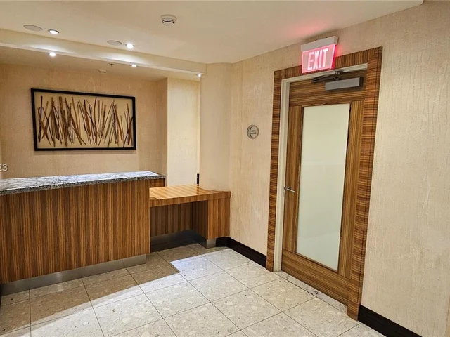 253 NE 2nd St # 618, Miami FL 33132