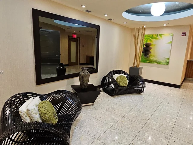 253 NE 2nd St # 618, Miami FL 33132