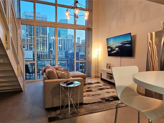 253 NE 2nd St # 618, Miami FL 33132