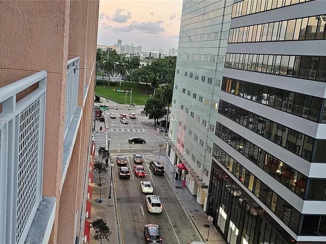 253 NE 2nd St # 618, Miami FL 33132