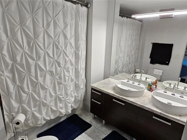 253 NE 2nd St # 618, Miami FL 33132