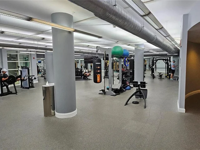 253 NE 2nd St # 618, Miami FL 33132