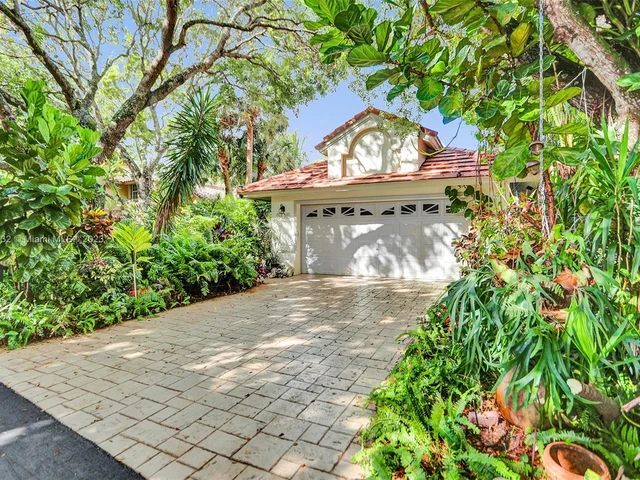 505 Misty Oaks Dr, Pompano Beach FL 33069