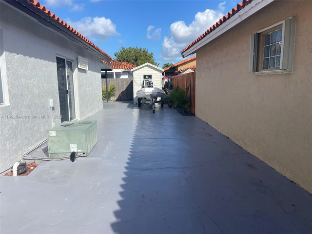 14939 SW 37th St, Miami FL 33185