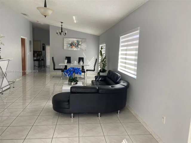 14939 SW 37th St, Miami FL 33185