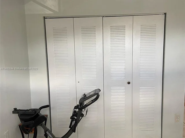 14939 SW 37th St, Miami FL 33185