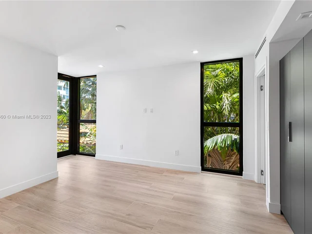 1930 Bay Dr # 4, Miami Beach FL 33141