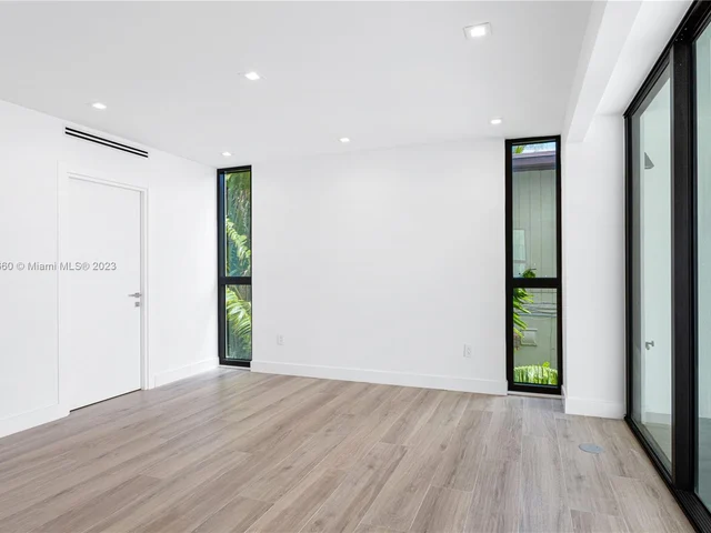 1930 Bay Dr # 4, Miami Beach FL 33141