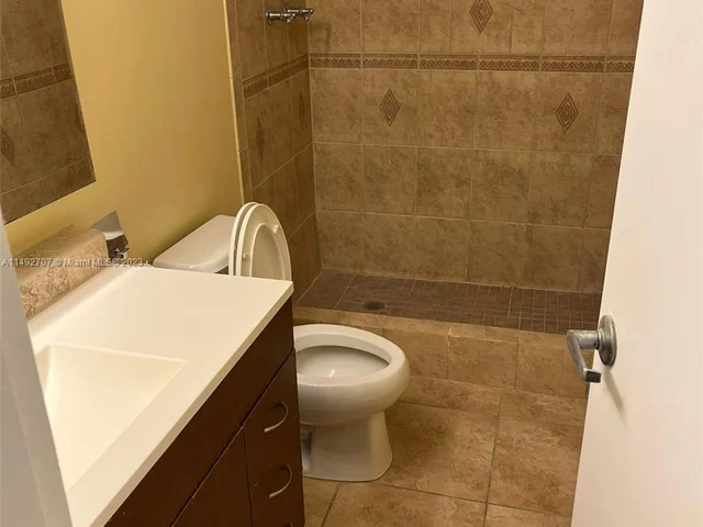 8421 Lagos De Campo Blvd # 202T, Tamarac FL 33321