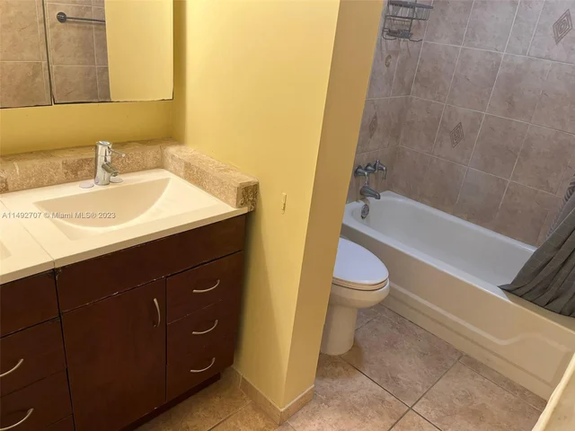 8421 Lagos De Campo Blvd # 202T, Tamarac FL 33321