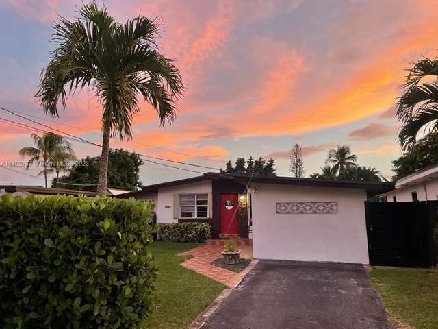 6464 SW 31st St, Miami FL 33155