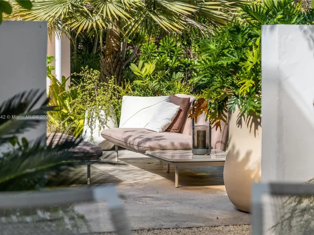 6000-6010 Pine Tree Dr, Miami Beach FL 33140