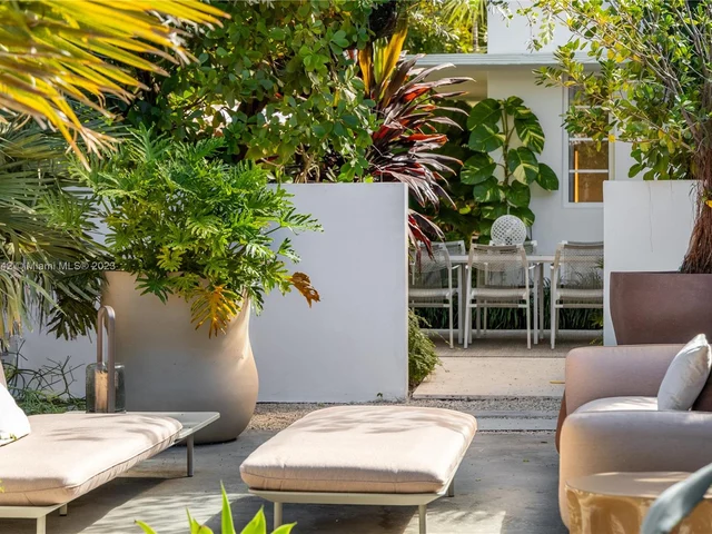 6000-6010 Pine Tree Dr, Miami Beach FL 33140