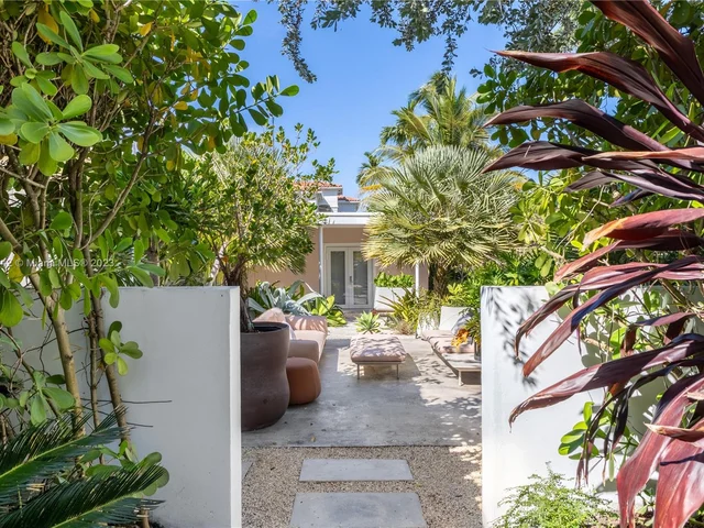 6000-6010 Pine Tree Dr, Miami Beach FL 33140