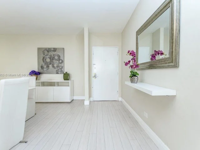 5601 Collins Ave # 420, Miami Beach FL 33140