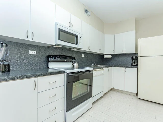 5601 Collins Ave # 420, Miami Beach FL 33140