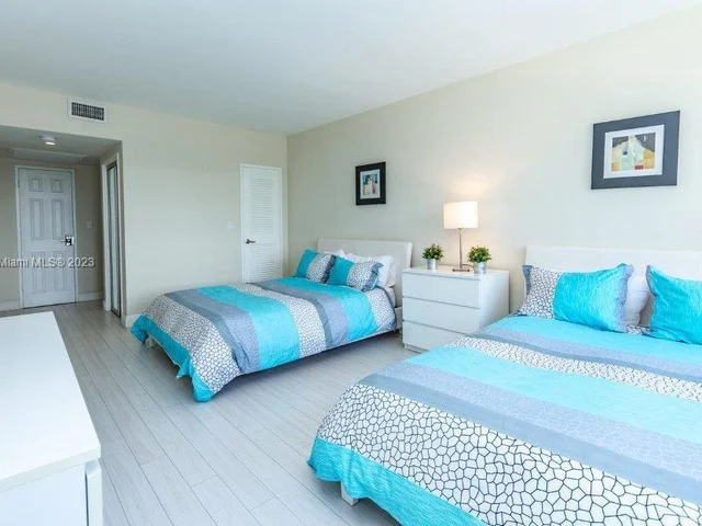 5601 Collins Ave # 420, Miami Beach FL 33140