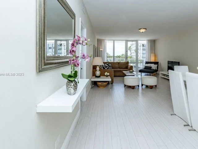 5601 Collins Ave # 420, Miami Beach FL 33140