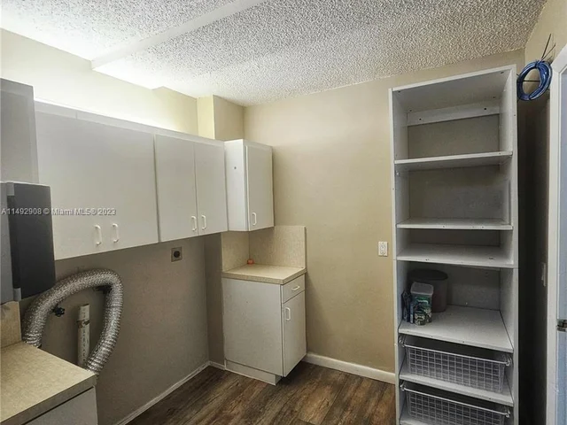 1504 Whitehall Dr # 105, Davie FL 33324