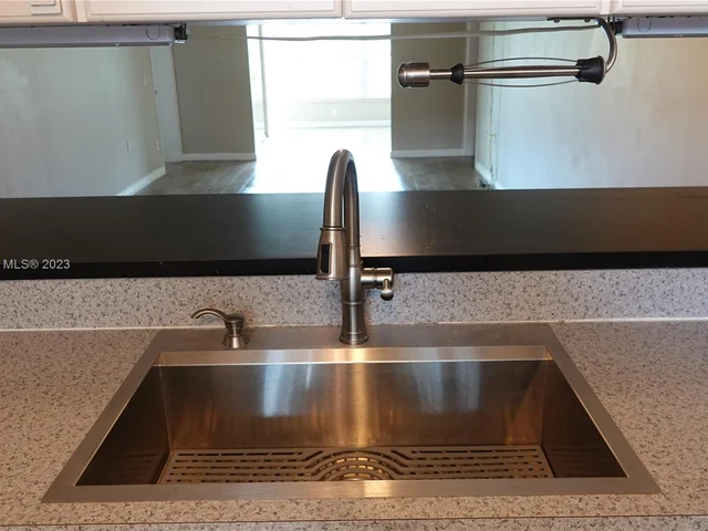 1504 Whitehall Dr # 105, Davie FL 33324