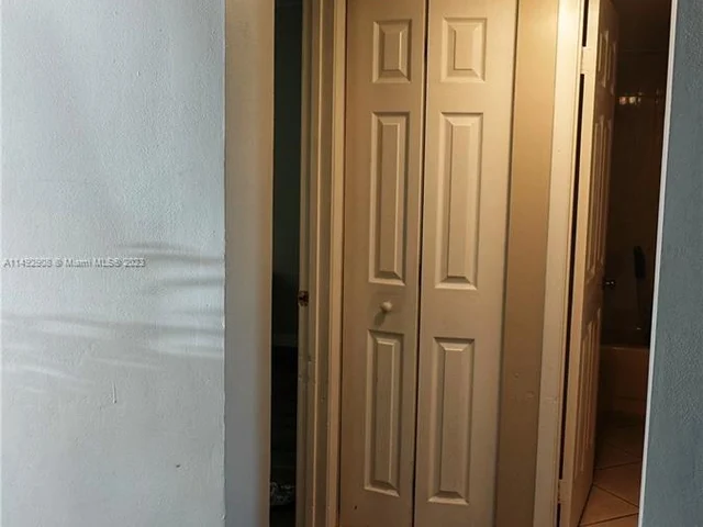 1504 Whitehall Dr # 105, Davie FL 33324