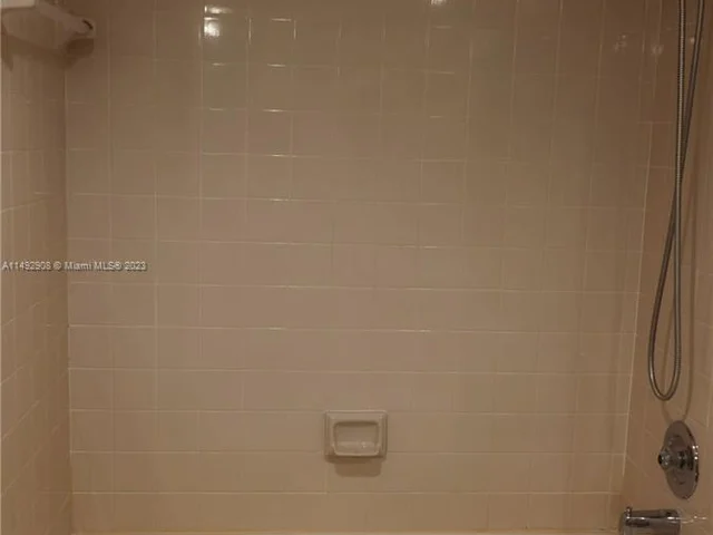 1504 Whitehall Dr # 105, Davie FL 33324